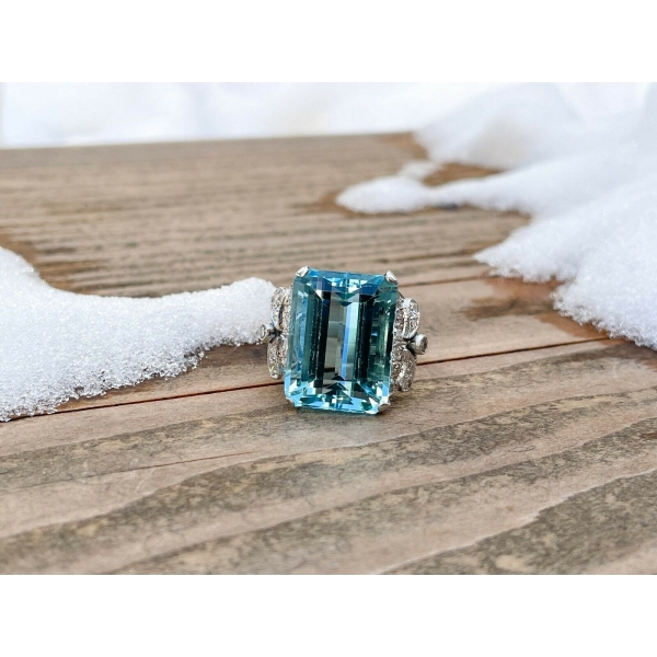 Vintage platinum store aquamarine ring